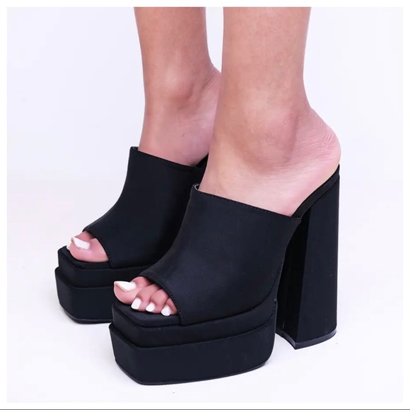 PLATFORM BLOCK HEEL MULES IN BLACK - Picture 4 of 5